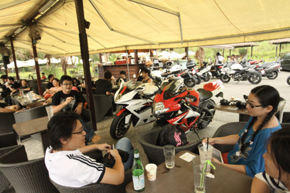 一年到頭只在固定場合聚會，和同好一起討論分享車經。