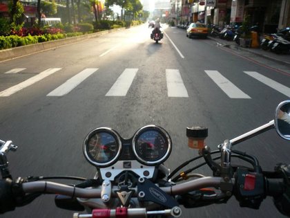 上班賴床常遲到，假日卻可以超早起去騎車。