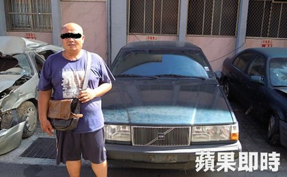 陳嫌相中路旁老舊車輛，找來拖吊車拖吊報廢