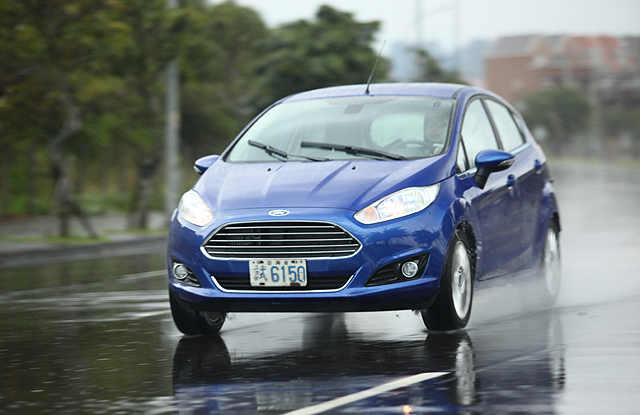 車輛需要適當的定期保養才能維持最佳性能，當瞭解了10年持有期間的保修、油資、以及稅金之後，準車主們對於即將面對的責任，應該能掌握比較清楚的輪廓。