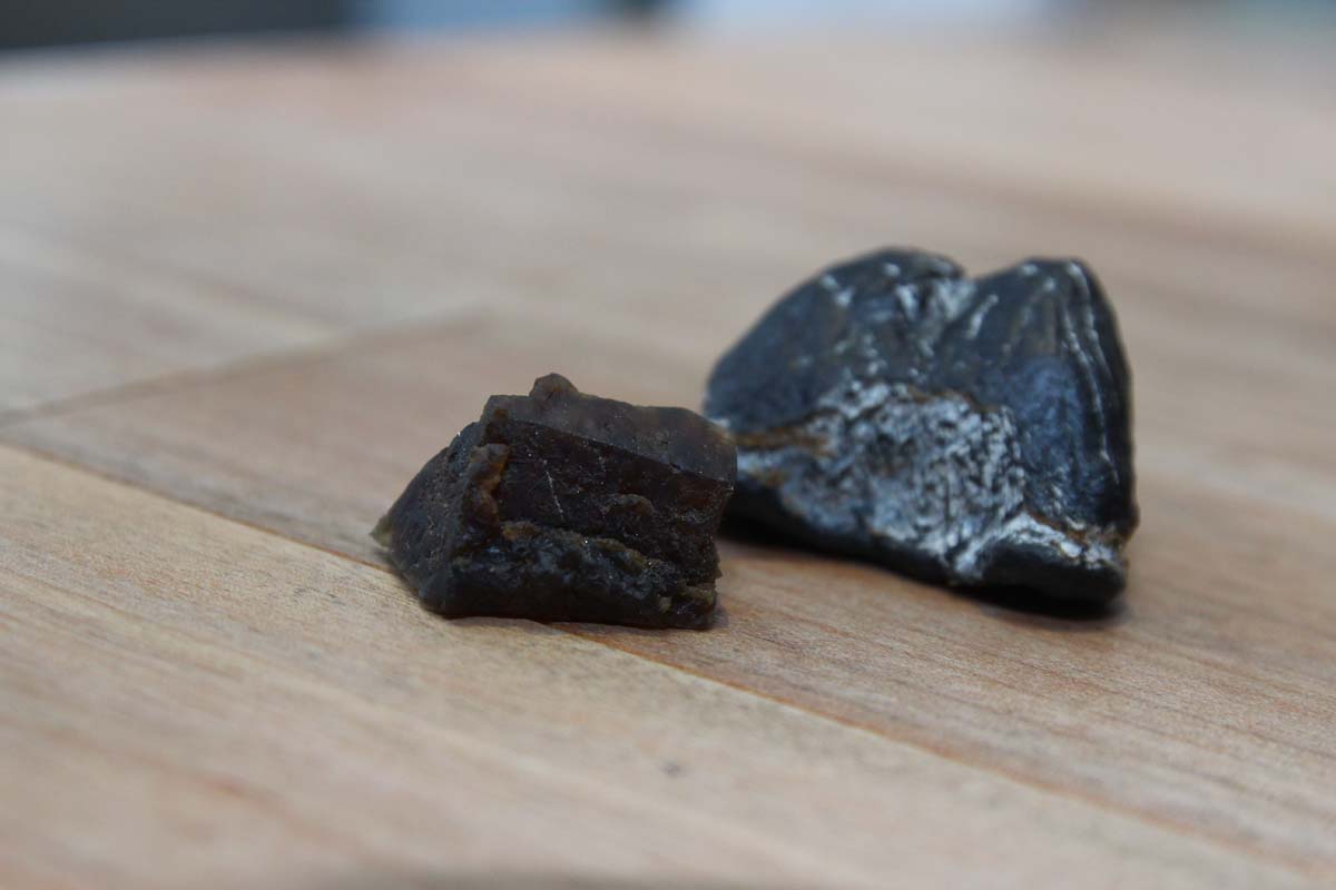 輪胎將天然橡膠與合成橡膠與其他不同材質組成，之後再經由擠壓、組裝、成形、硫化壓制胎紋等流程便完成。